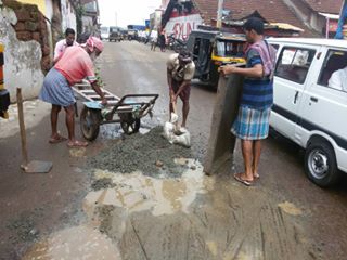 ಹಳೆ ಬಂದರ್‌ನಲ್ಲಿ ಹಮಾಲಿ ಕಾರ್ಮಿಕರ ಶ್ರಮದಾನ